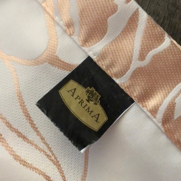 Beautiful peach APRINA shower curtain - Picture 2 of 4